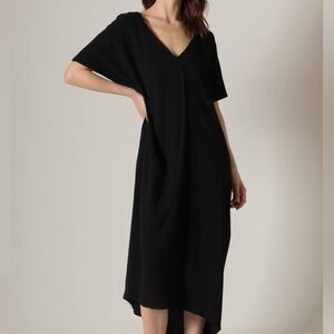 P Cill V-Neck Midi Linen Dress 
Women’s Medium